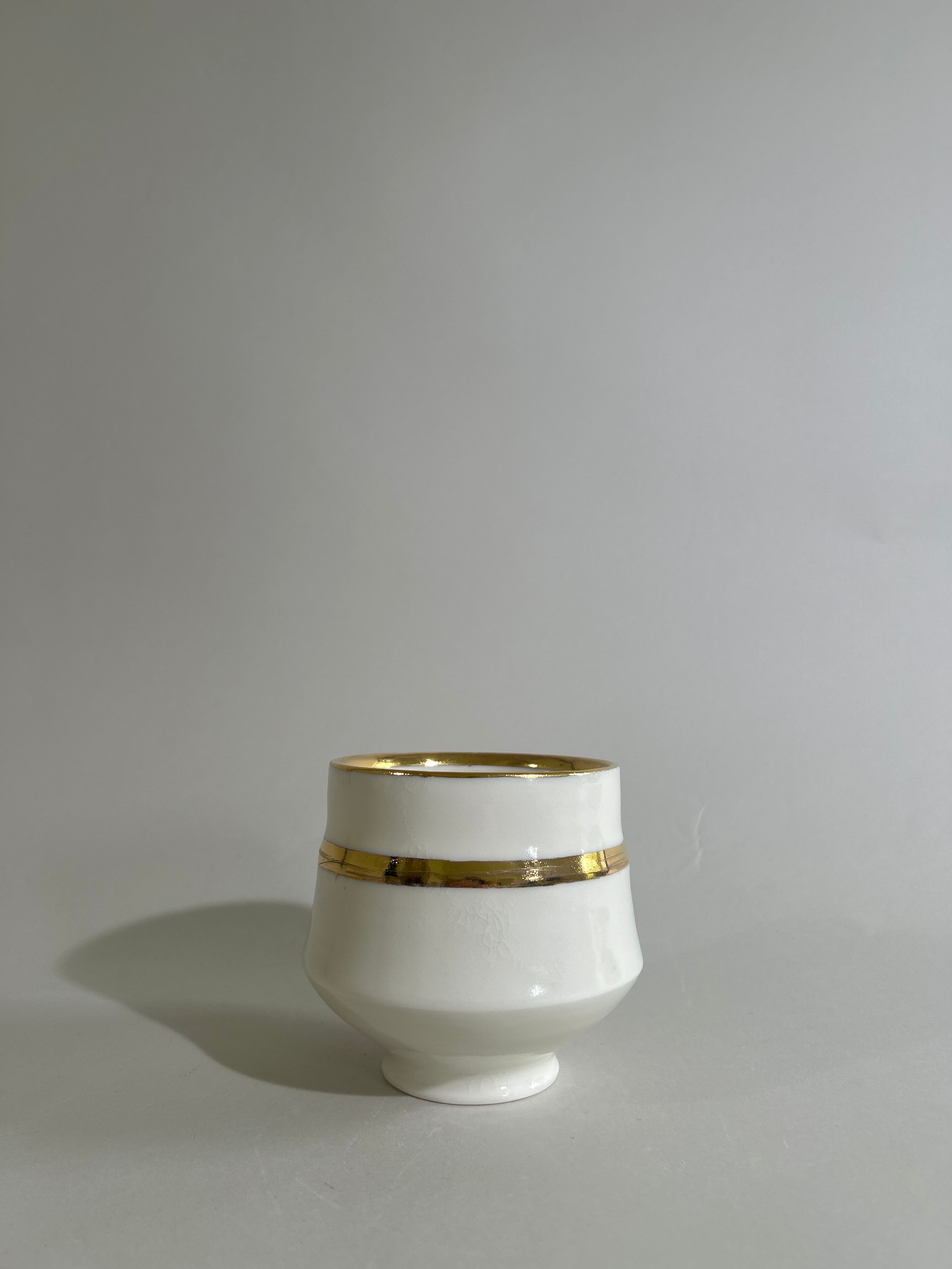 Large porcelain teabowl with gold luster bands