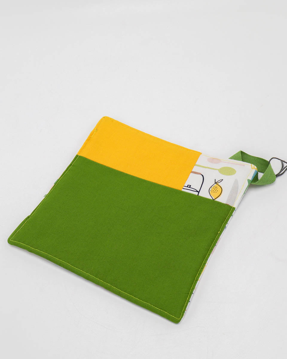 7x7" Pot Holder/Hot Pad: Yellow, green, kitchen 3-panel front, kitchen back