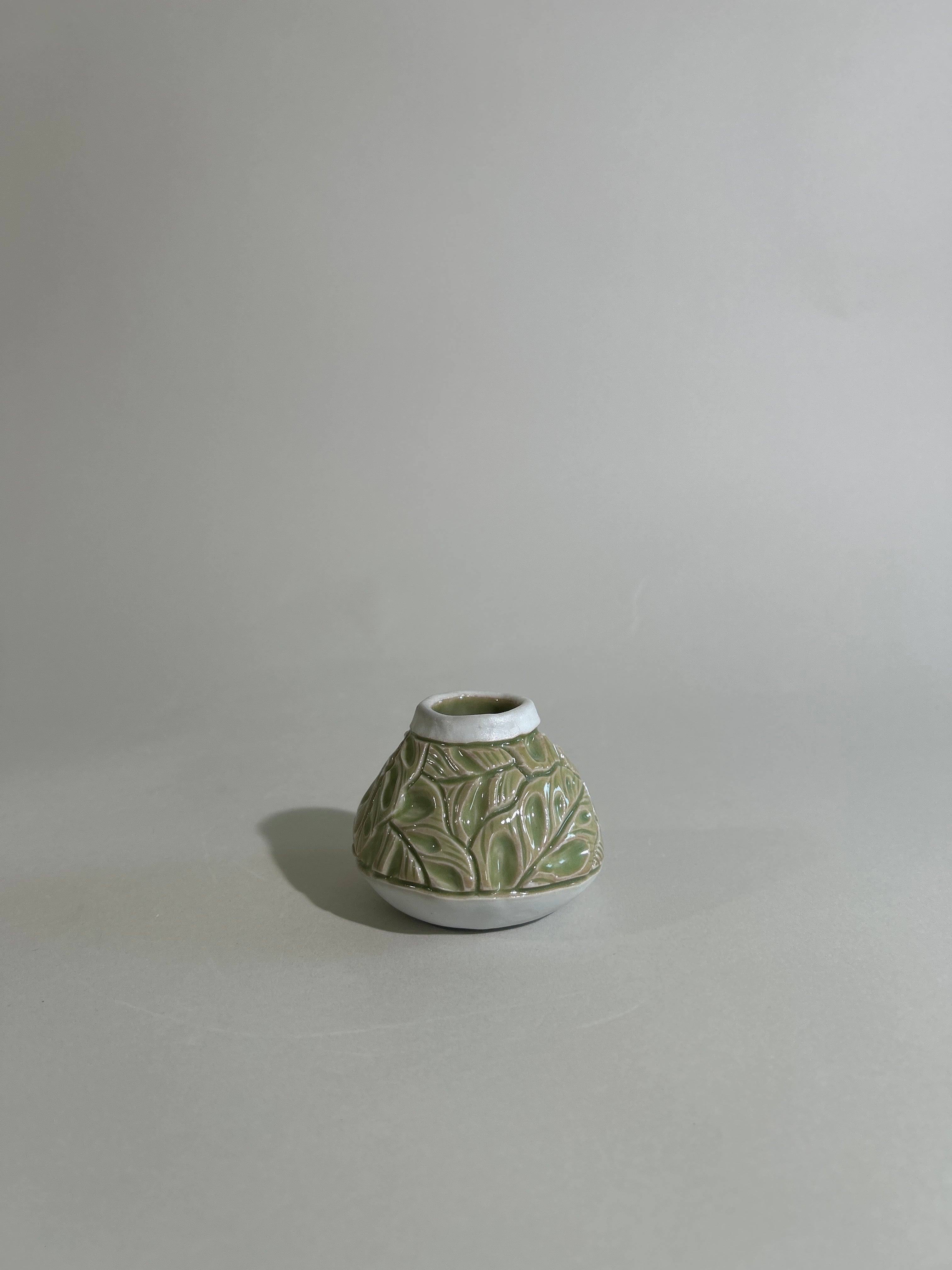 Porcelain leaf bud vase green 1