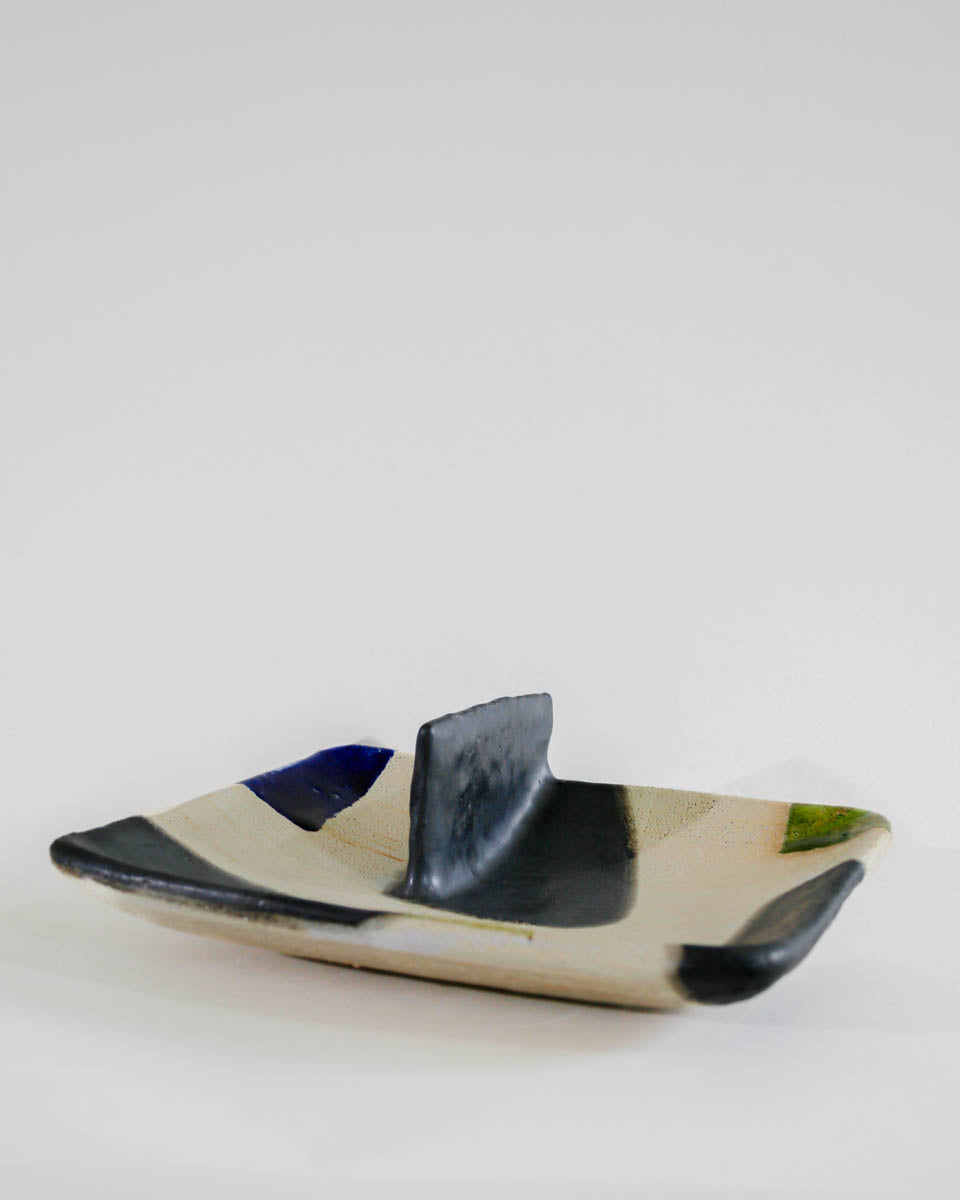 Plate with Fins, Color Blocking